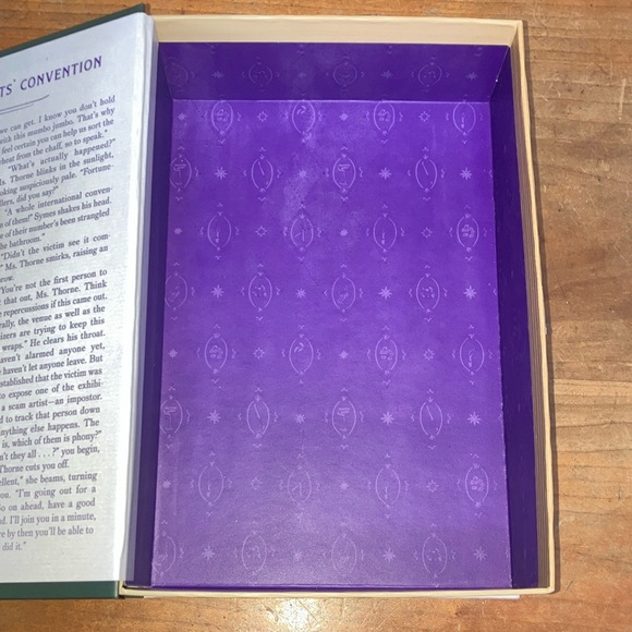 Puzzle: mystery solve the case 500 piece Clairvoyant convention Chronicle Books - Picture 13 of 16